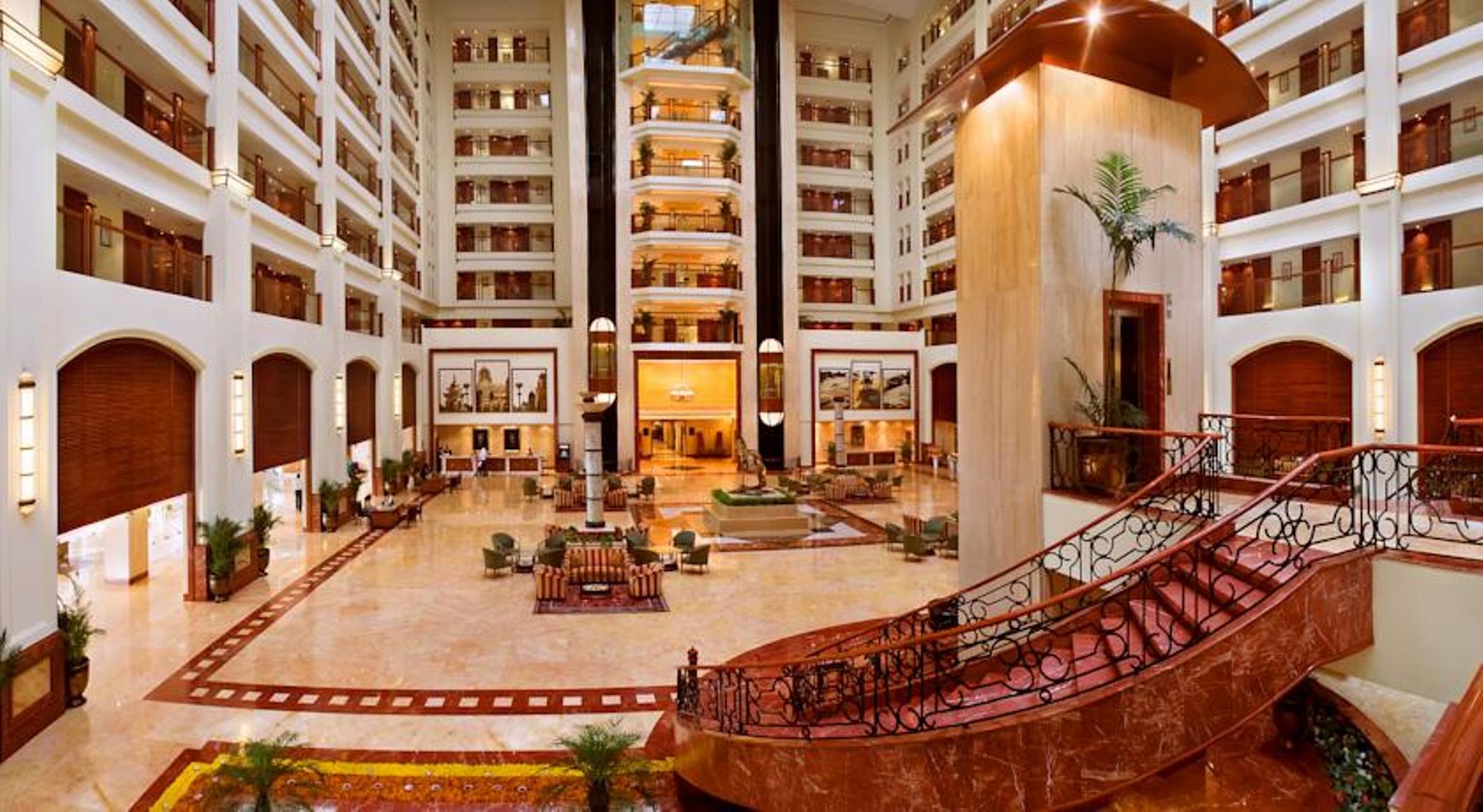 Hotel The Lalit Bombaj Interiér fotografie The lobby of the Taj Bengal