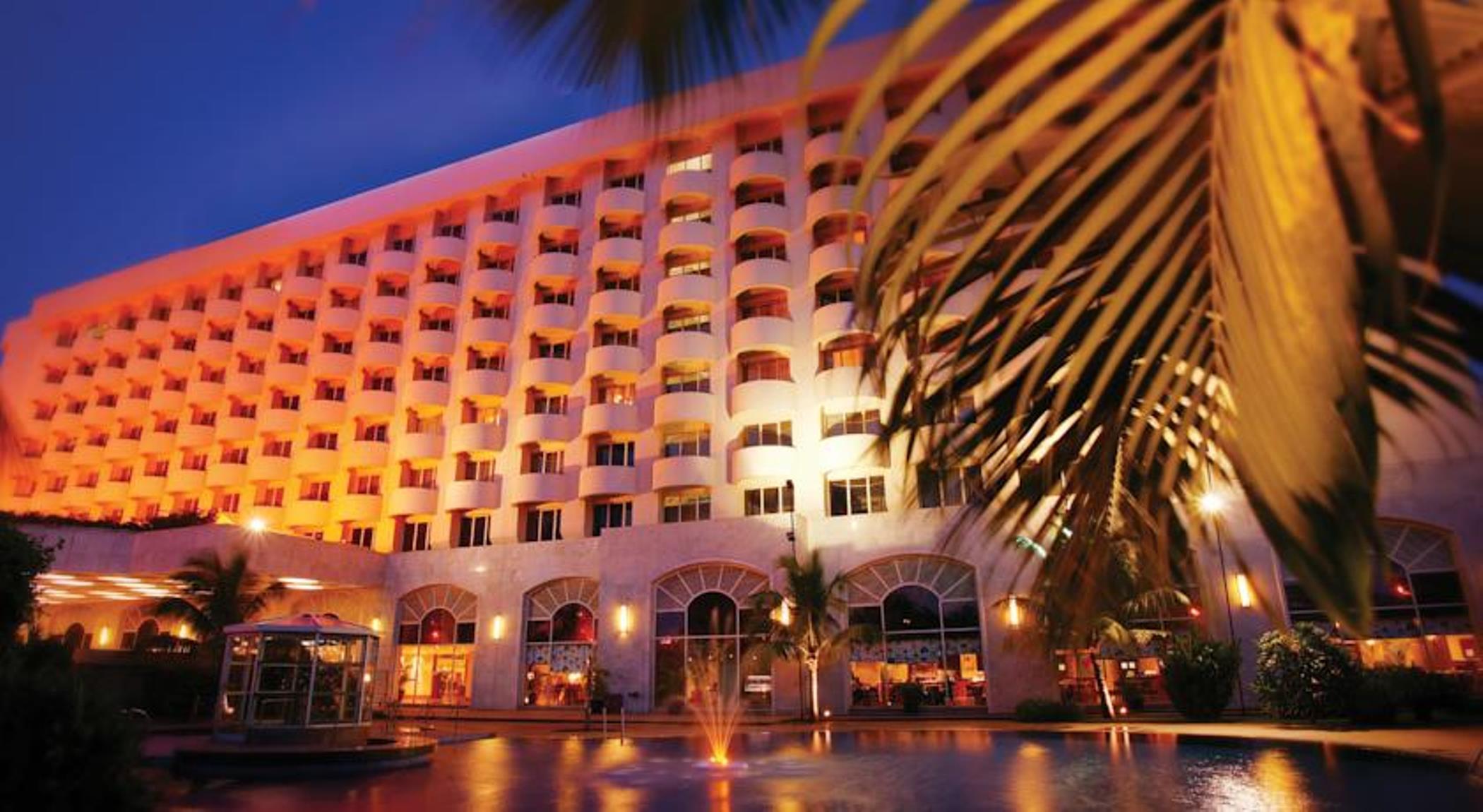 Hotel The Lalit Bombaj Exteriér fotografie The Royal Mirage Hotel