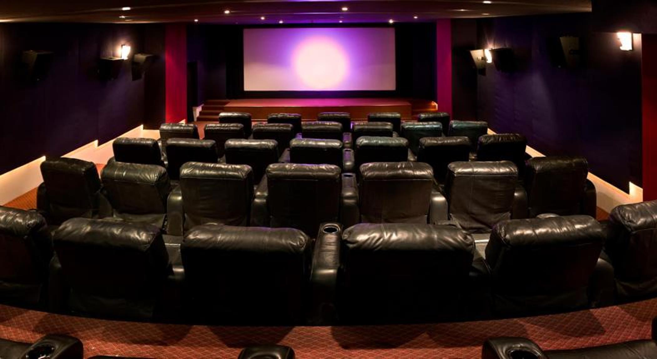 Hotel The Lalit Bombaj Exteriér fotografie A home theater