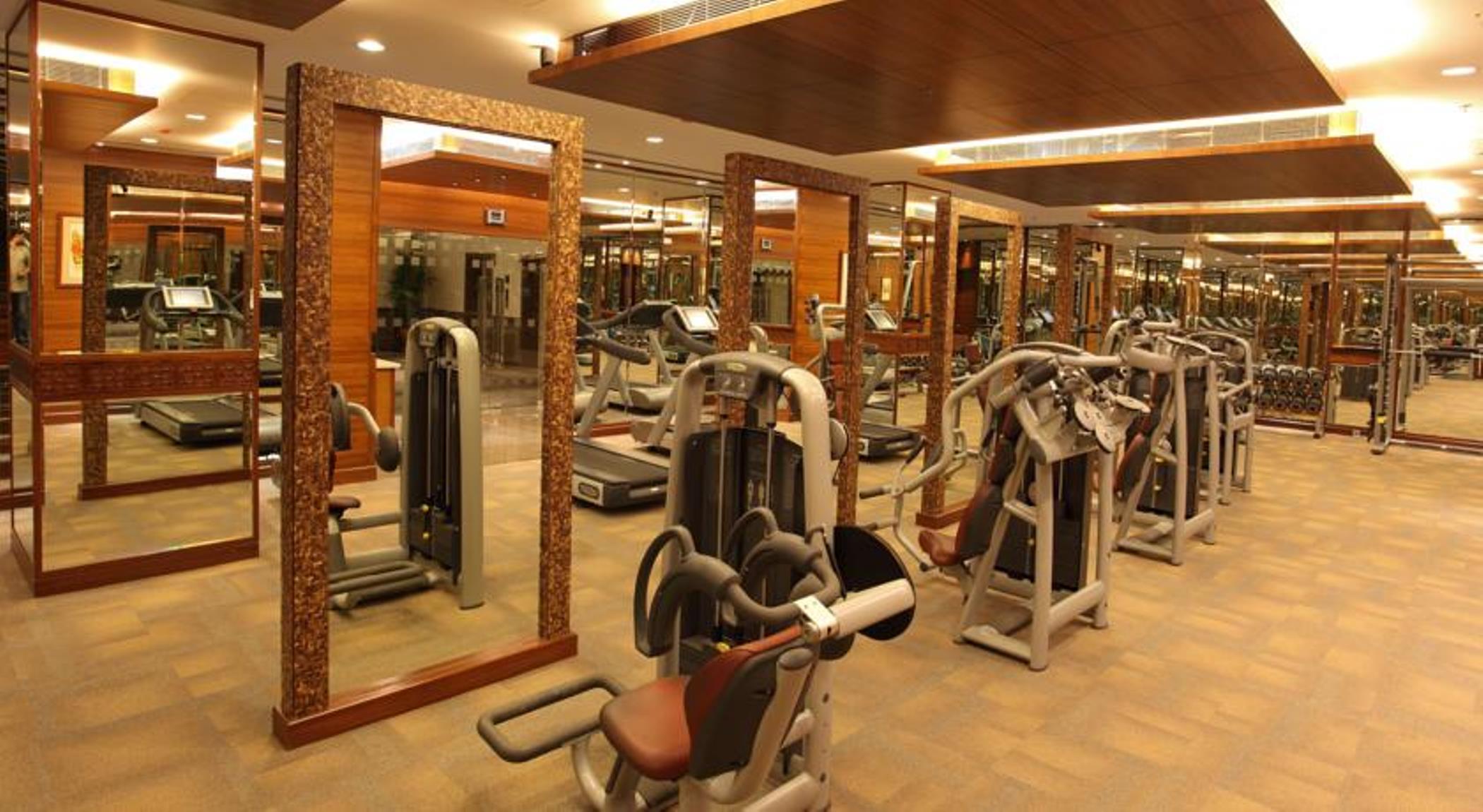 Hotel The Lalit Bombaj Exteriér fotografie The gym at the Taj Mahal Palace