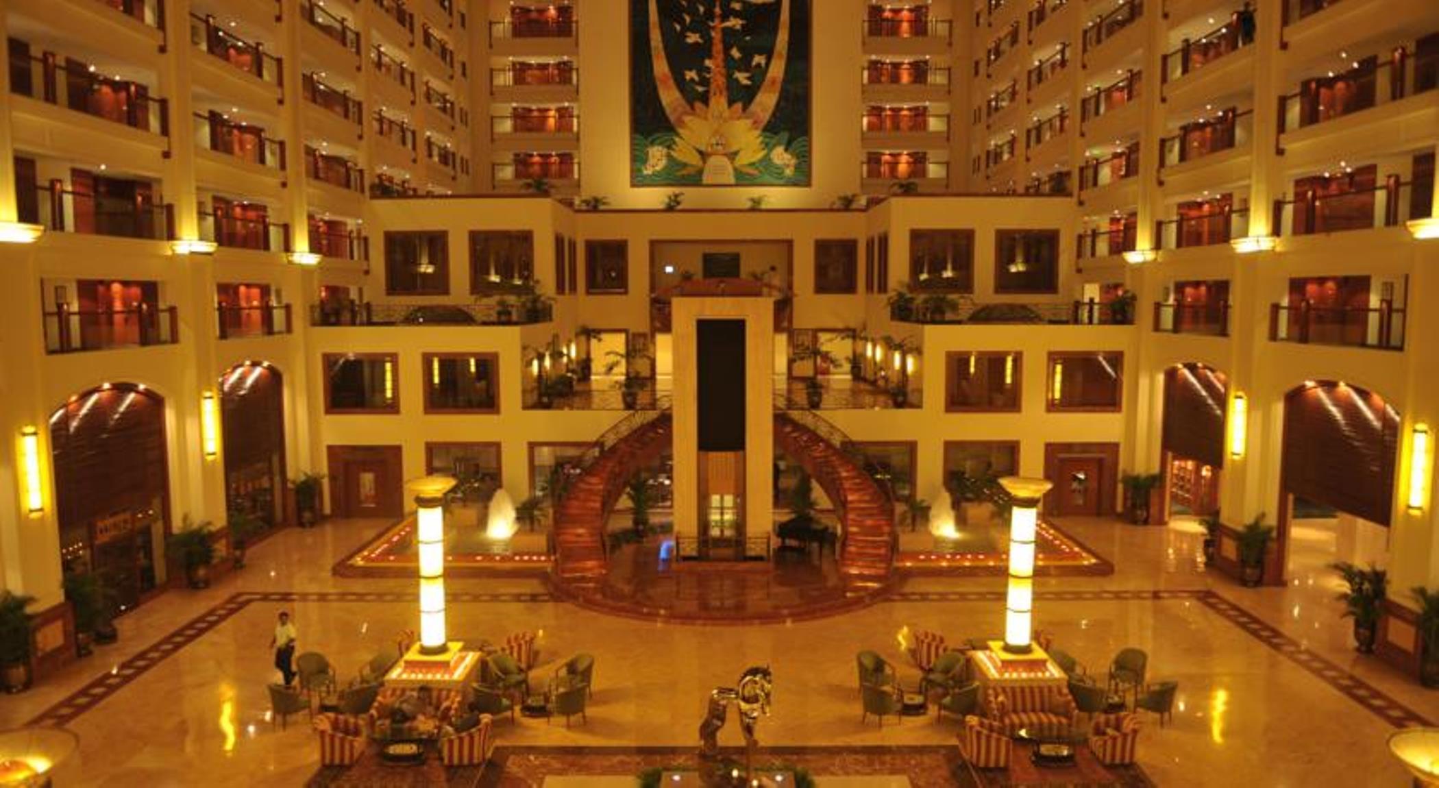 Hotel The Lalit Bombaj Exteriér fotografie The interior of the hotel